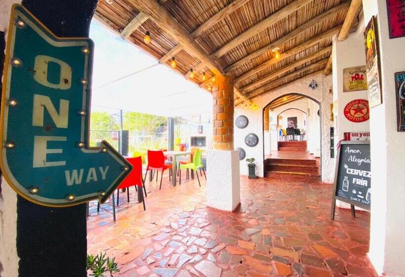 펜션 Club Aviva Guatavita Hostel Restaurante, Disco & Bar