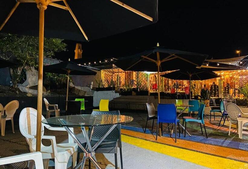 펜션 Club Aviva Guatavita Hostel Restaurante, Disco & Bar