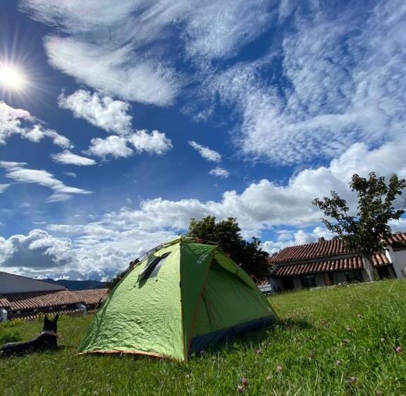 펜션 Club Aviva Guatavita Hostel Restaurante, Disco & Bar