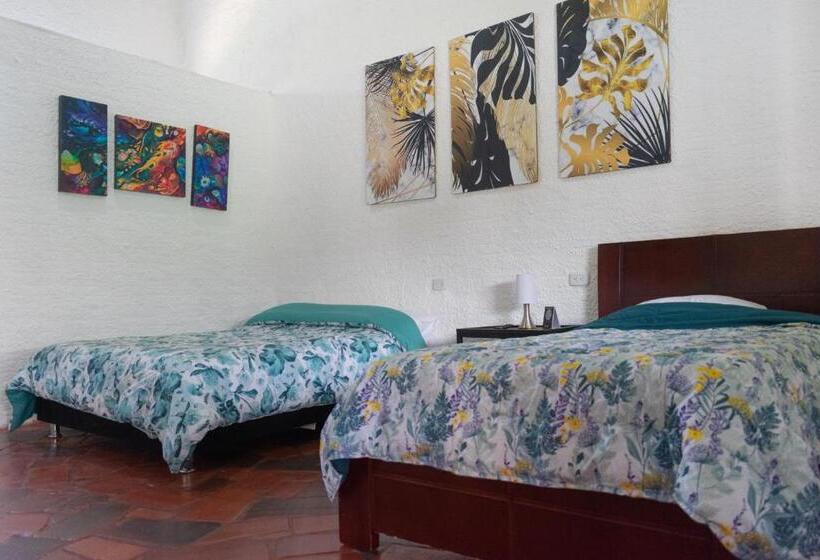 펜션 Club Aviva Guatavita Hostel Restaurante, Disco & Bar