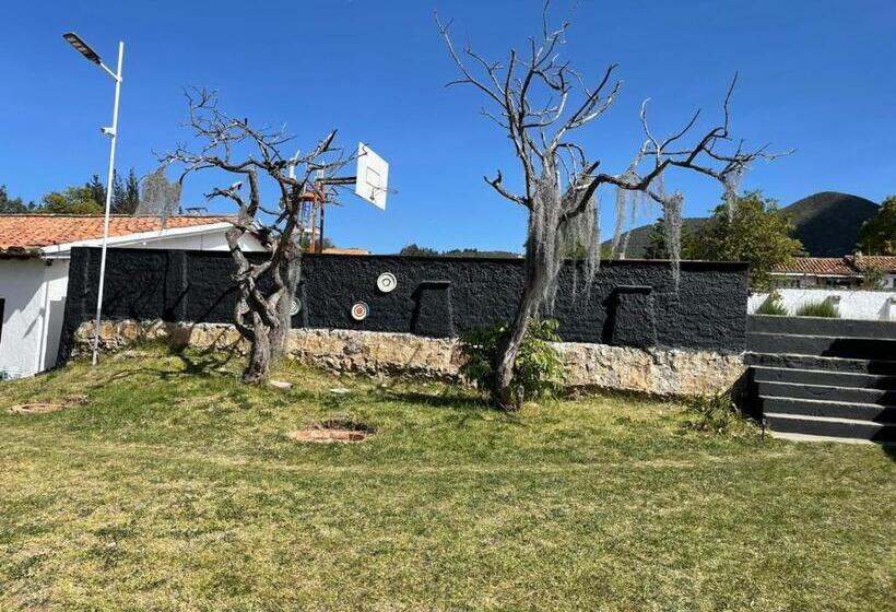 펜션 Club Aviva Guatavita Hostel Restaurante, Disco & Bar