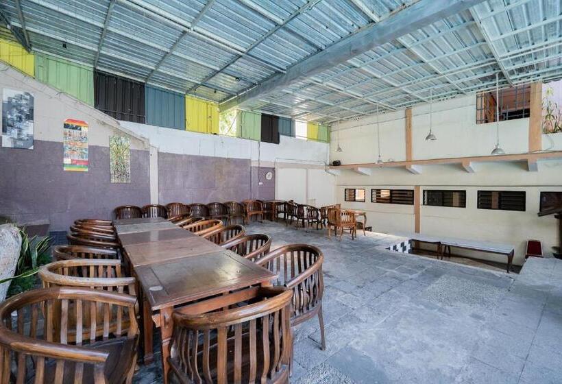 Urbanview Hotel Near Jatim Park 1 By Reddoorz
