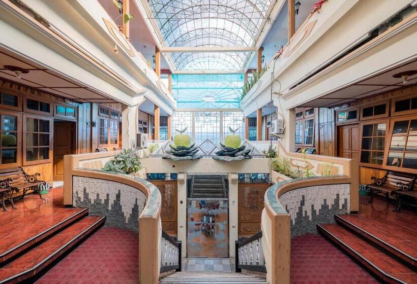 Urbanview Hotel Near Jatim Park 1 By Reddoorz