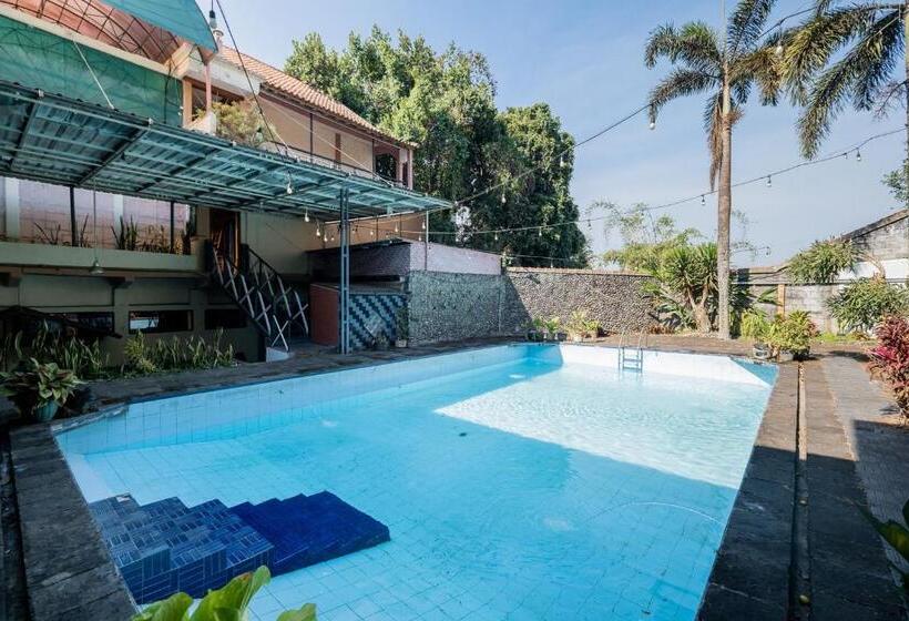 Urbanview Hotel Near Jatim Park 1 By Reddoorz