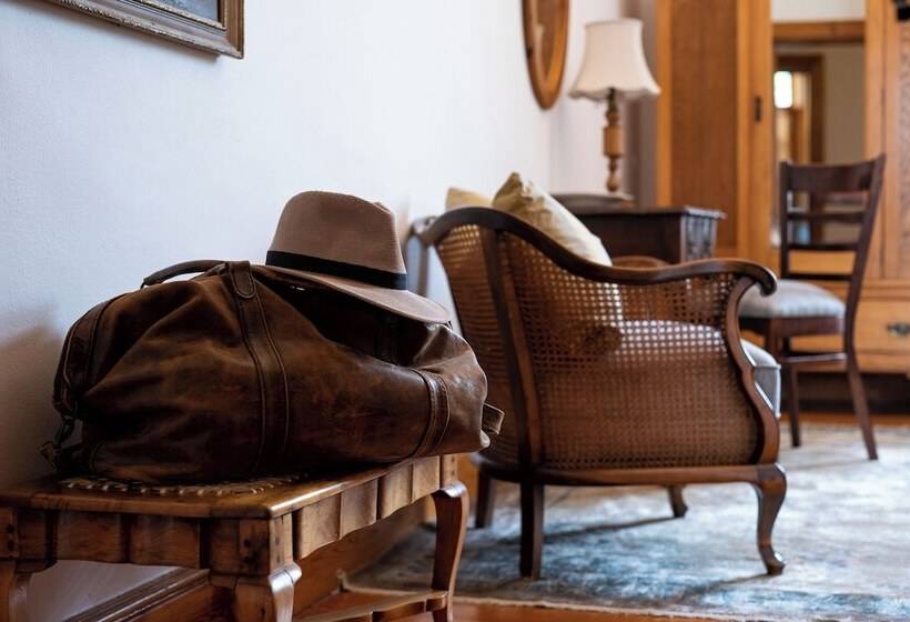 住宿加早餐  Avontuur Manor House And Wine Estate