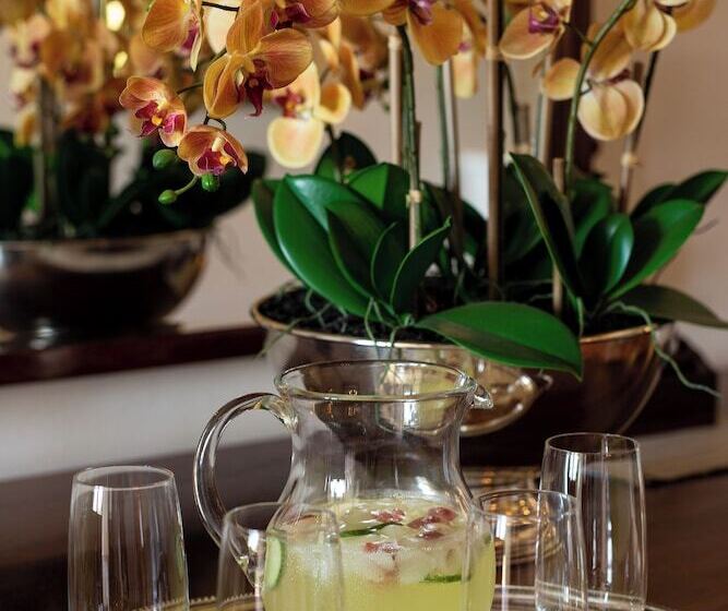 住宿加早餐  Avontuur Manor House And Wine Estate