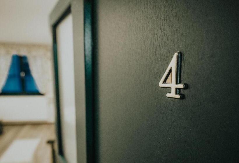 住宿加早餐  Kádárház