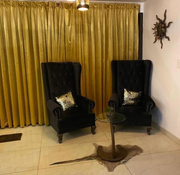 تختخواب و صبحانه Parimahal Homestay