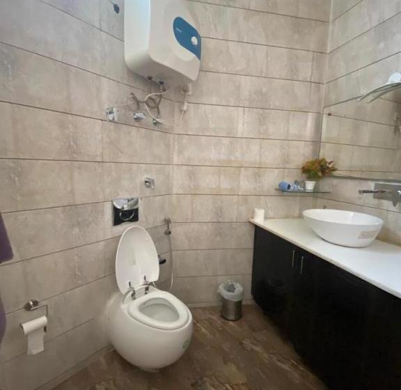 تختخواب و صبحانه Parimahal Homestay