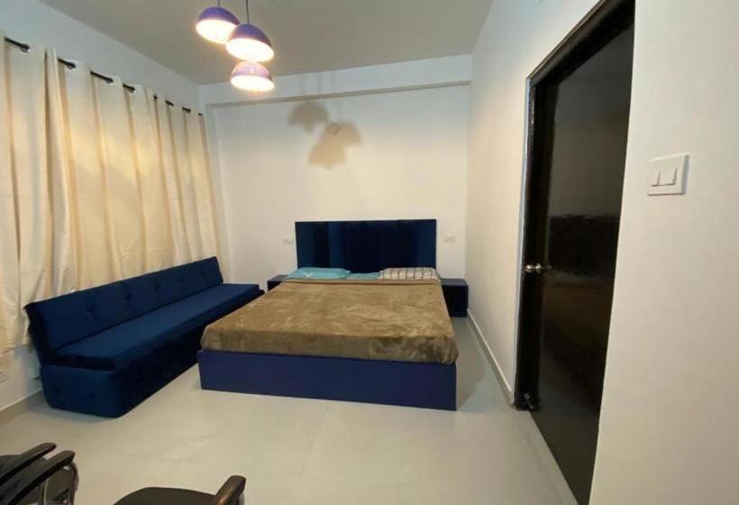 تختخواب و صبحانه Parimahal Homestay