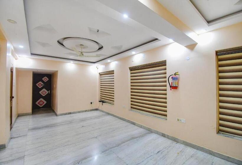 Fabhotel Divira Inn