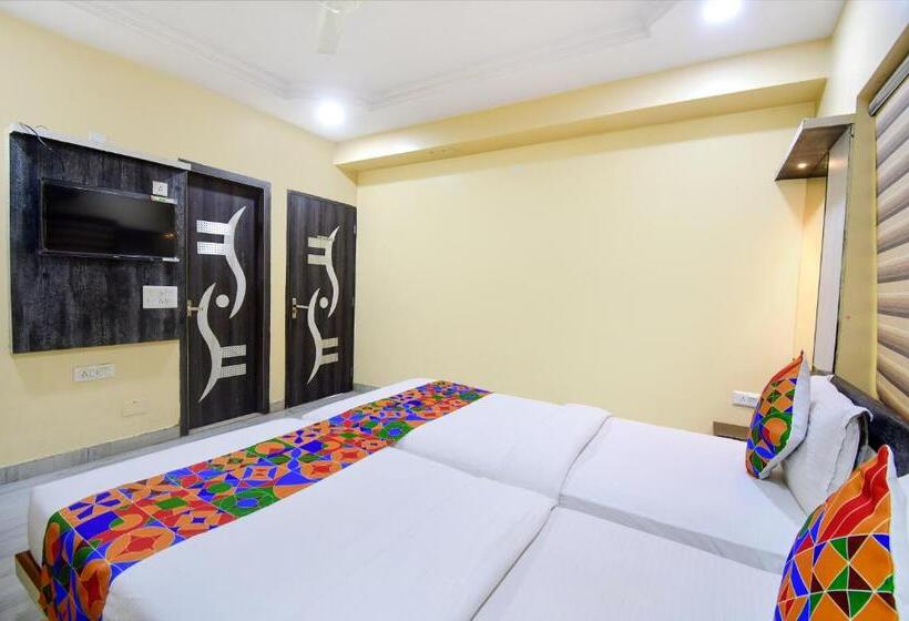 Fabhotel Divira Inn