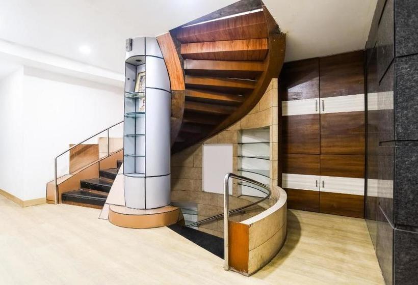 Отель Capital O Ind679  Rajwada Palace