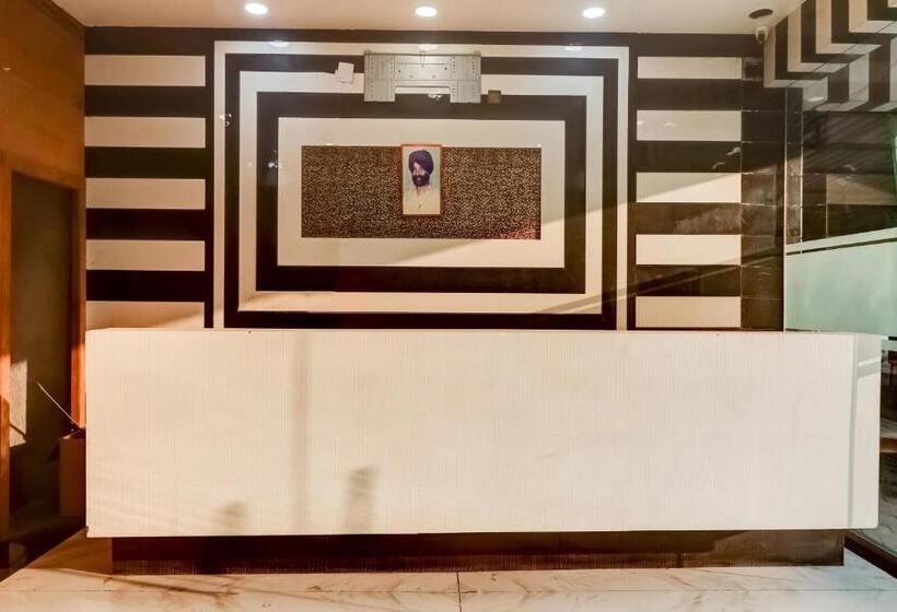 فندق Collection O 77782 Mini Punjab Hill Side Rooms