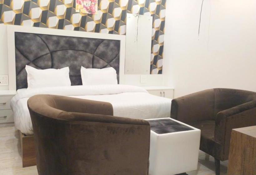 Fabhotel Elgrovia
