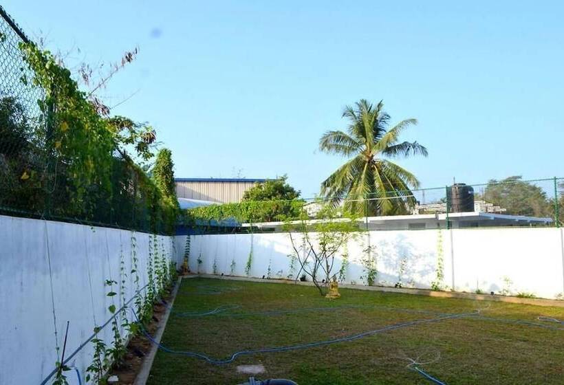 Отель Good Wood Airport