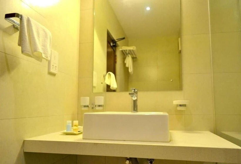 Отель Good Wood Airport