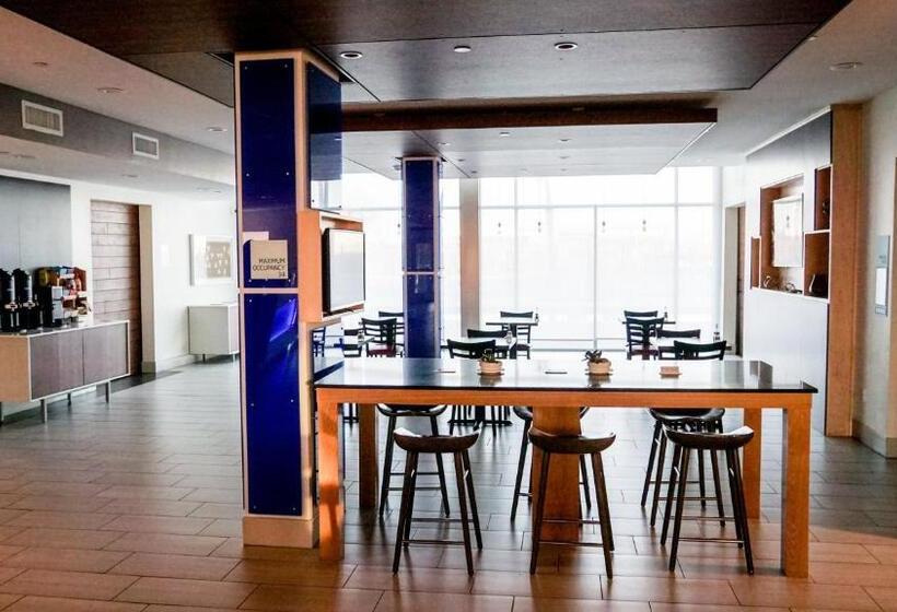 Отель Holiday Inn Express & Suites Blythe, An Ihg