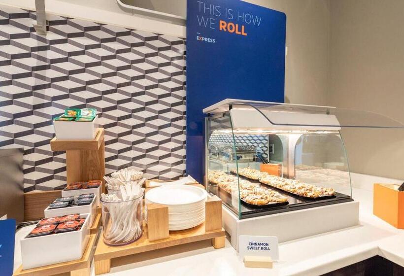 Отель Holiday Inn Express & Suites Blythe, An Ihg