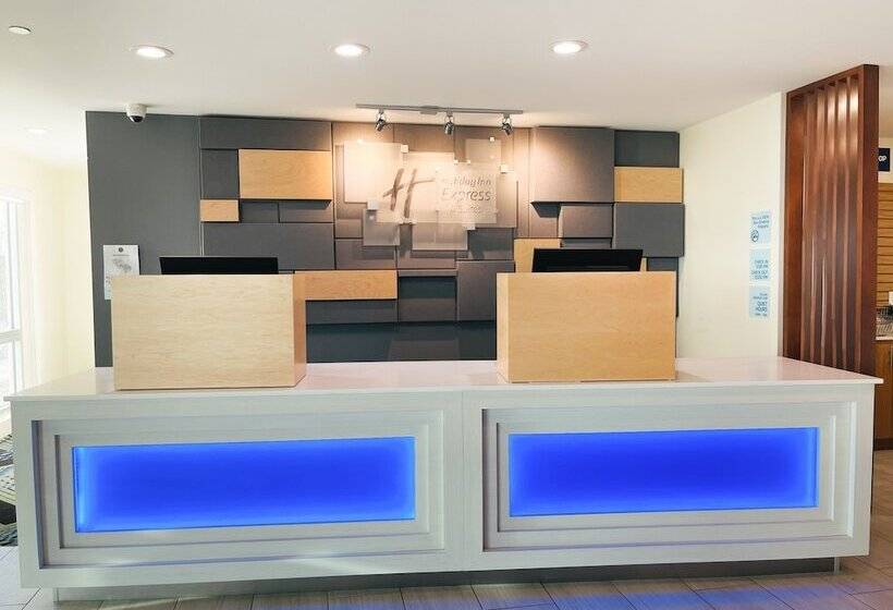 Отель Holiday Inn Express & Suites Blythe, An Ihg