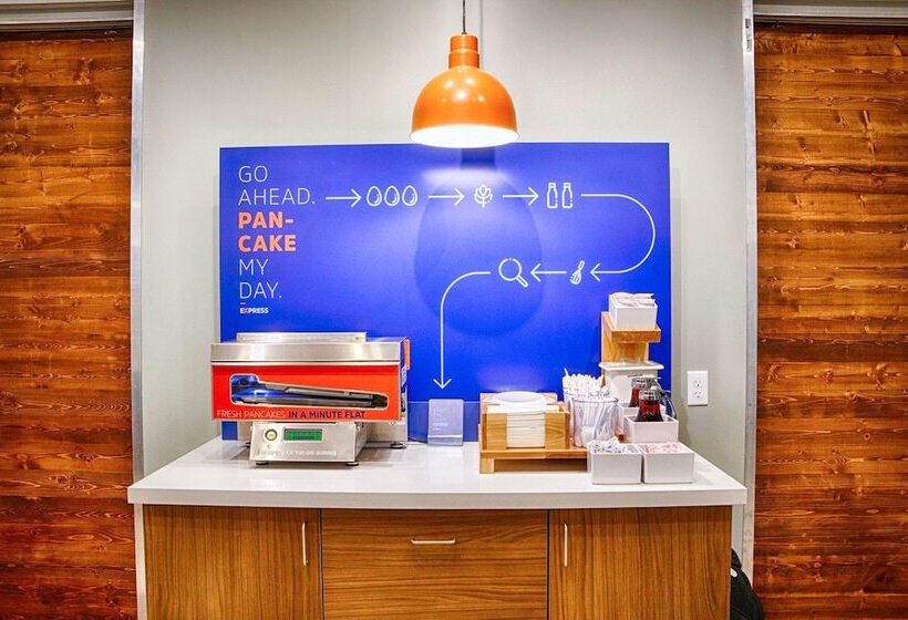 Отель Holiday Inn Express & Suites Blythe, An Ihg