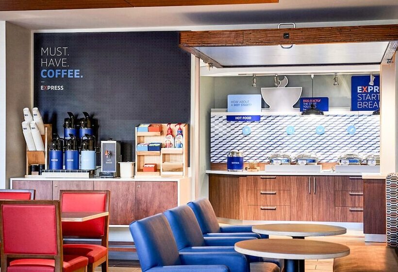 Отель Holiday Inn Express & Suites Blythe, An Ihg