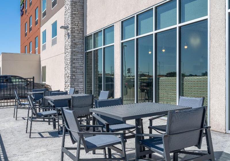 فندق Holiday Inn Express & Suites   Watertown, An Ihg