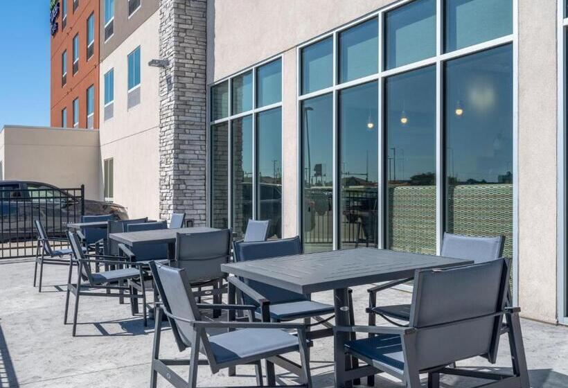 فندق Holiday Inn Express & Suites   Watertown, An Ihg