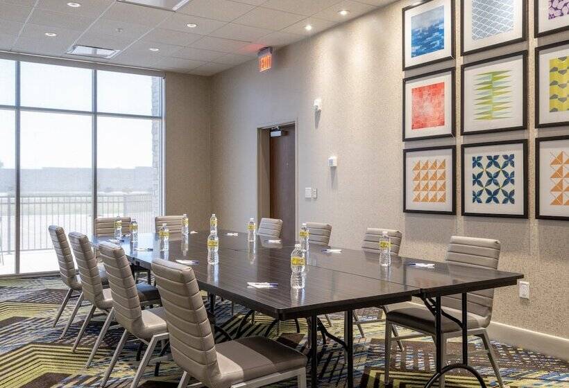 فندق Holiday Inn Express & Suites   Watertown, An Ihg