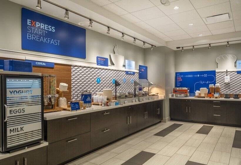 فندق Holiday Inn Express & Suites   Watertown, An Ihg