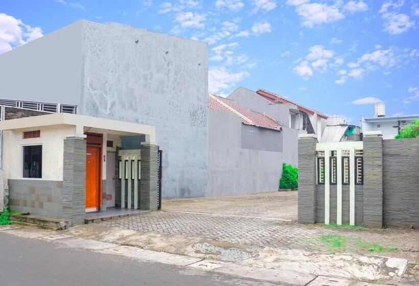 فندق Hp Residence Mitra Reddoorz Near Alun Alun Kediri