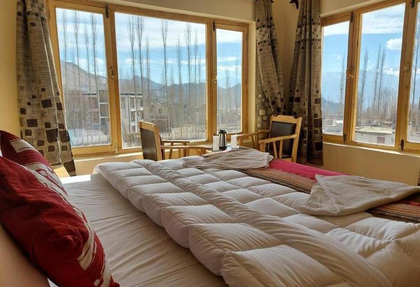 Hotel Khakshal Chubi