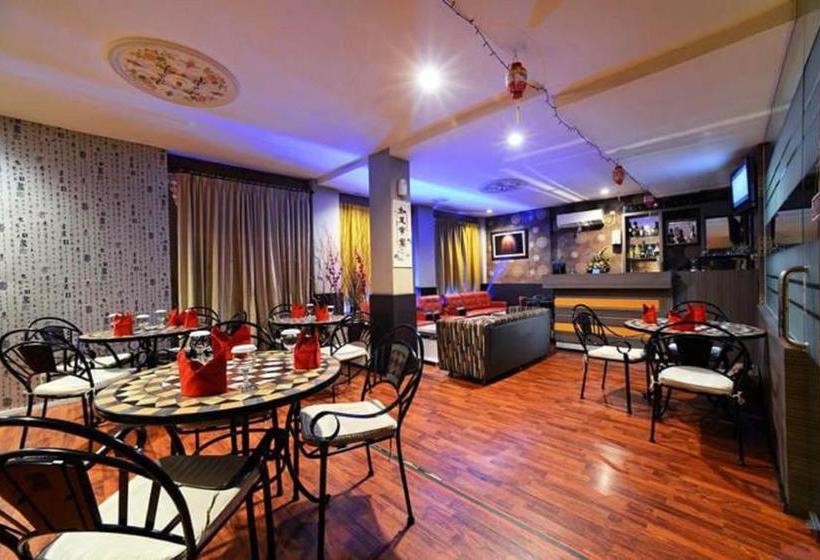 Отель Majestiq Pku