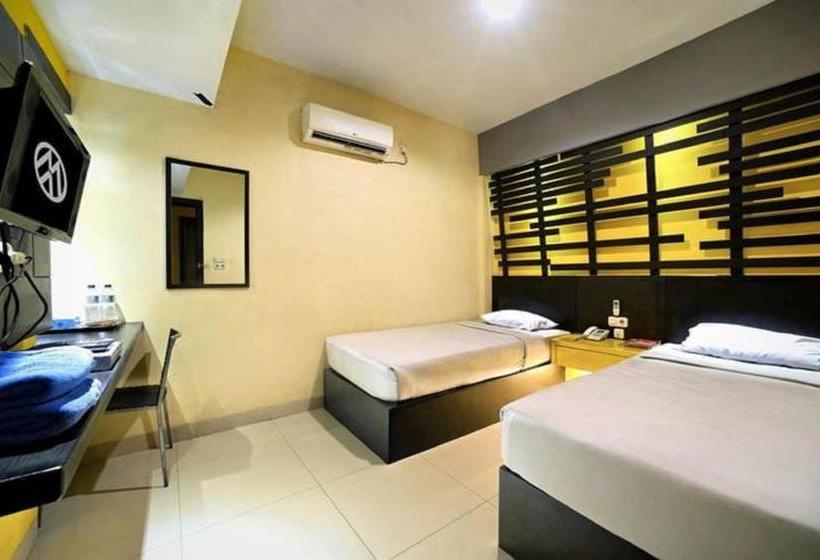 Отель Majestiq Pku