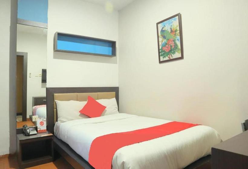 Отель Majestiq Pku