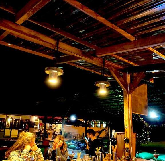 هتل Mama Tungu Hostel