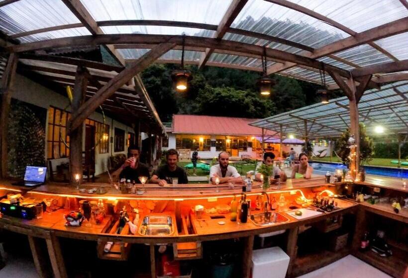 호텔 Mama Tungu Hostel