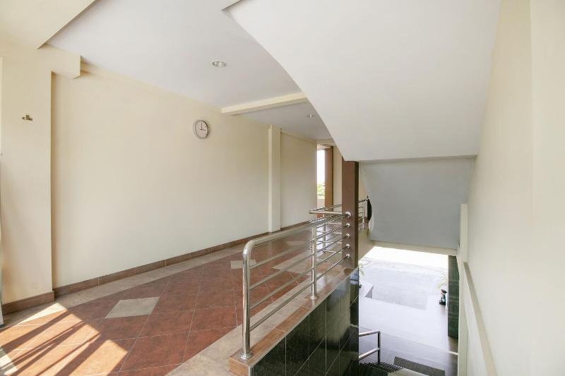 Отель Oyo 75387 4 Men Court