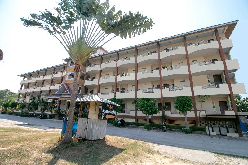 Отель Oyo 75387 4 Men Court