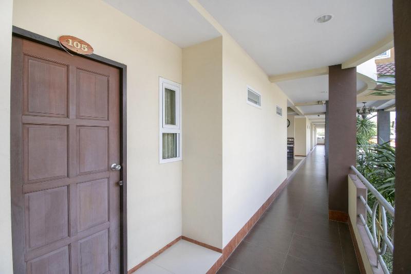 Отель Oyo 75387 4 Men Court