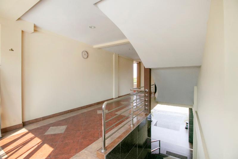 Отель Oyo 75387 4 Men Court