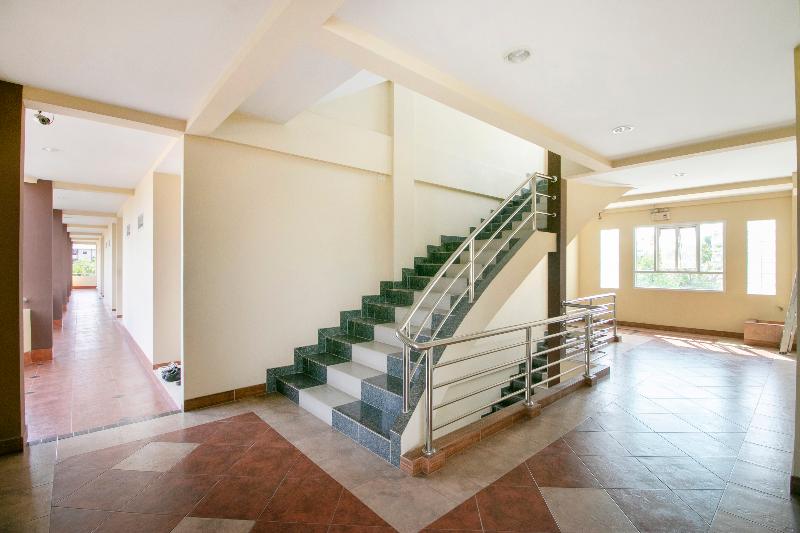 Отель Oyo 75387 4 Men Court