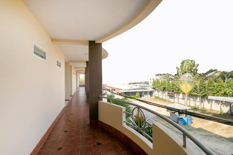 Отель Oyo 75387 4 Men Court