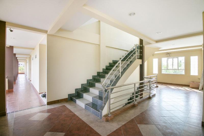 Отель Oyo 75387 4 Men Court