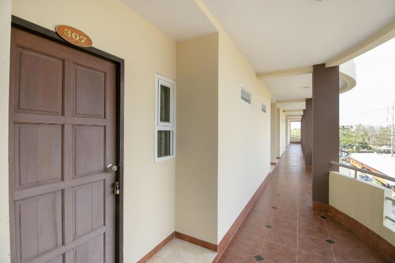 Отель Oyo 75387 4 Men Court