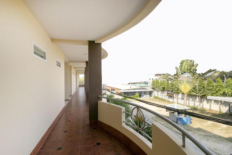 Отель Oyo 75387 4 Men Court