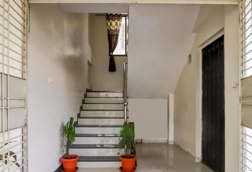 هتل Oyo 77286 Shridhar Service Apartment