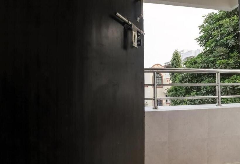 هتل Oyo 77286 Shridhar Service Apartment