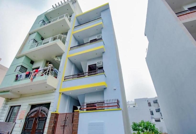 فندق Oyo 77497 White House