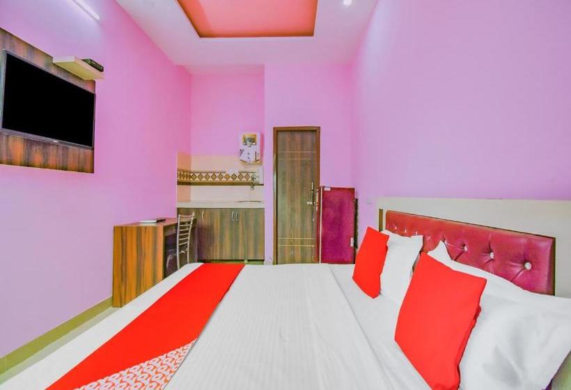 فندق Oyo 77497 White House